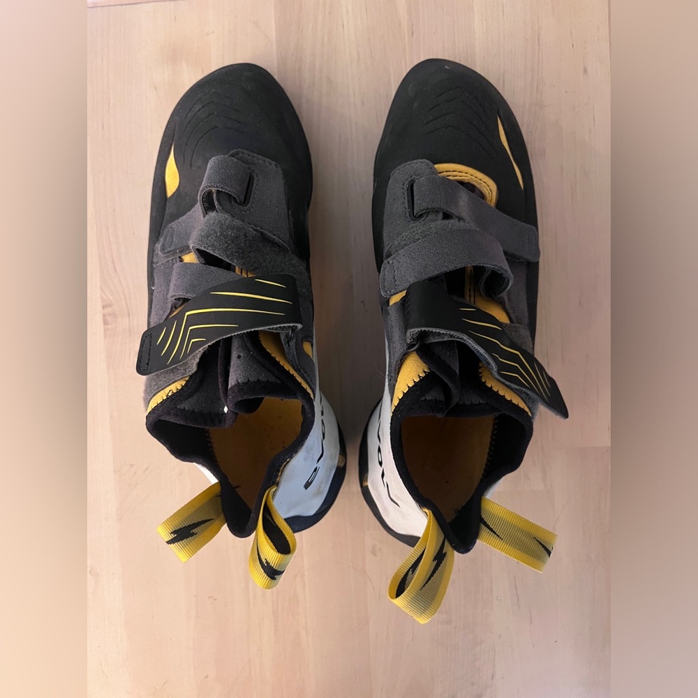 Barely used. Worn about 4-5 times